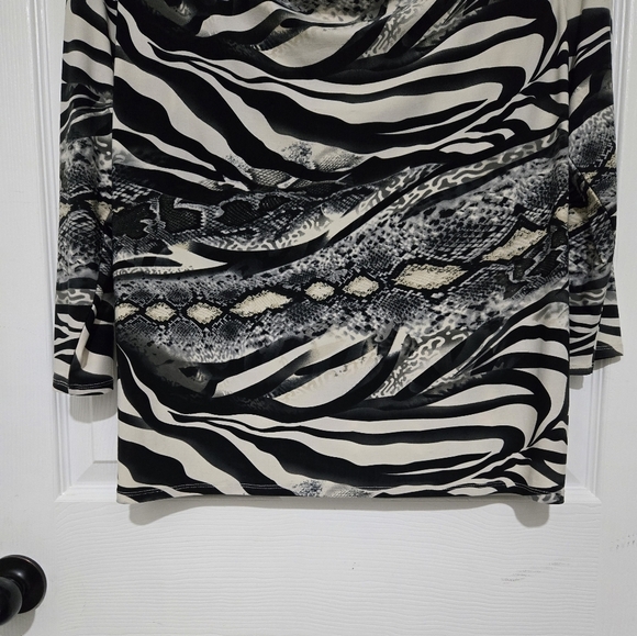 STRAZZI Animal Print Blouse Women's Size 1X Silky Lightweight 3/4 Sleeve - Picture 3 of 13
